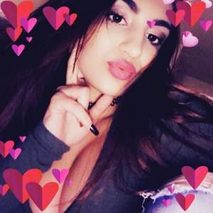 Meet your Posher, Adelisa